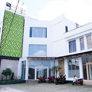 Urbanview Hotel Ratu Elok Syariah Banjarbaru By Reddoorz